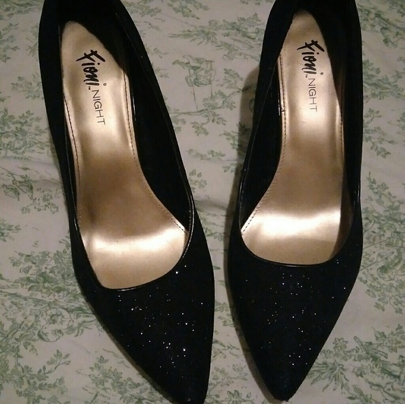 Heels - Picture 3 of 3